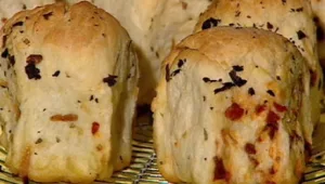 מאפה בצק שמרים ועגבניות מיובשות