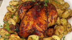 עוף עם תפוחי אדמה בתנור
