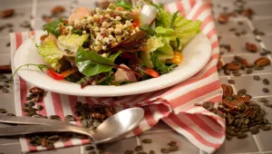 מתכון לסלט שורשים, ירקות וקטניות