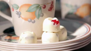 מתכון לממתק שוקולד לבן ודובדבנים