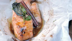 מתכון לסלמון צלוי ברוטב אסייתי