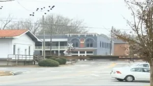 רוצים להיות הבעלים של עיר אמריקאית?