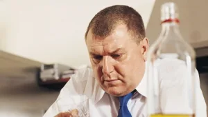 מחקר קובע: אלכוהול יגרום לכם לעבוד טוב יותר