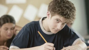 התיכוניסט שהצליח לעבוד על התקשורת העולמית