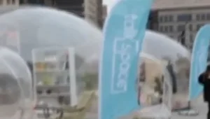 מי עומד מאחורי בועות האוויר בלב ניו יורק?