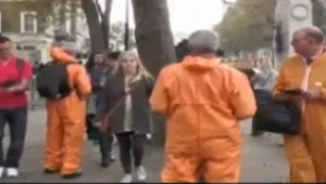 לונדון חיכתה לאמיר קטאר וגם המפגינים