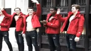 ענקית האופנה שמוותרת על הלוגו שלה