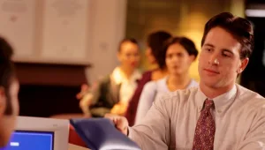 סוגרים חשבון עם הבנק שתומך בטרור