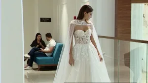 "לא רק חומוס": חנות שמלות הערב בשפרעם שהפכה למוקד עלייה לרגל