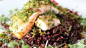 מתכון לסלמון אפוי עם אורז שחור