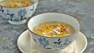 מתכון למרק תירס סיני עם נתחי עוף