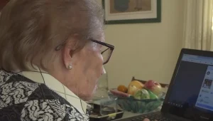 "מאושרת לראות את המשפחה": בת ה-104 שמתחזקת חשבון פייסבוק