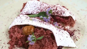 חלמון כבוש, דובדבנים וסומק של דרור ברנע