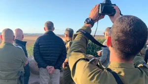 בצל המגעים להסדרה: שליח האו"ם סייר בעוטף עם מפקד האוגדה