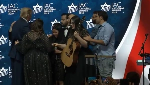 "אל תפסיקו לחלום": להקת שלווה הופיעה מול הנשיא טראמפ