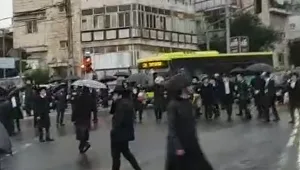 מחאת חרדים בירושלים: עימותים בין שוטרים למפגינים, 11 נעצרו