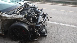 התאונה בשרון: עדויות כי הנהג נסע במהירות מופרזת טרם האירוע