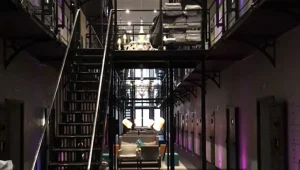 "קרו כאן דברים אפלים": בתי הכלא בהולנד - שהפכו מלונות פאר