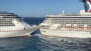 2 ספינות "קרוז" התנגשו באתר נופש במקסיקו; 6 נפצעו קל • תיעוד