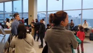 עשרה ישראלים שנחתו במוסקבה עוכבו במשך שעות - וגורשו מהמדינה