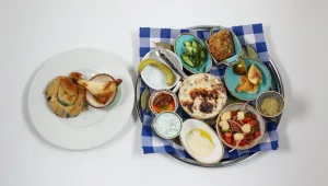 פילו גבינות ותרד, סלטים ומוסקה | המתכון של השף אסף גרניט