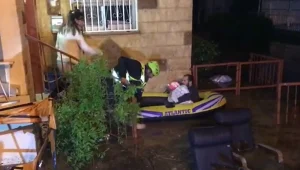 הציל תינוקת בת חודש מבית מוצף: "היה מאוד מרגש" • תיעוד