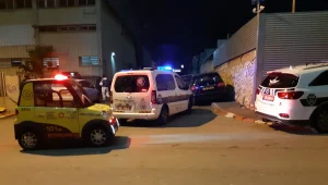 חשד לרצח בפתח תקווה: בן 57 נחנק למוות; חשוד נעצר