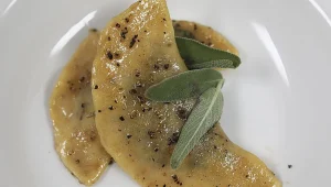 רביולי בצל מקורמל וערק | המתכון של עידן פיינבורג (פנדה)