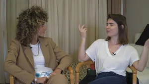 "אני משתמשת בטינדר כמו ריפוי בעיסוק": כשרות פגשה את האחות הדיגיטלית