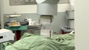 הדור הבא של טיפולי הסרטן: הקרנה של הגידול על שולחן הניתוחים