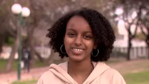 בת ה-15 שנאבקת בגזענות: "שומעת סיפורים מזעזעים"