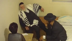 עד מרכזי נגד ברלנד הותקף בביתו; חשוד נעצר