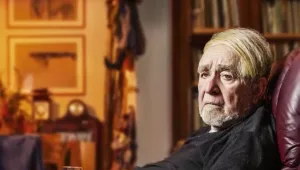 בשבת: מדוע רעייתו של המשורר נתן זך מסרבת לאפשר למכריו לבקרו?