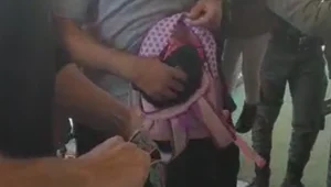 תיעוד: שוטרים פשטו על גן בטייבה - וחיפשו אמל"ח בתיקי הילדים
