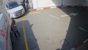 נוסע אחורה - ומאיץ: דריסת המאבטח בביה״ח וולפסון • תיעוד