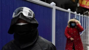 אצלנו נערכים לסגר מהודק - בווהאן חזרו לשגרה מלאה