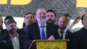 דרעי חגג במטה ש"ס: "נאשר מיידית את תקציב המדינה"