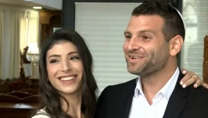 חתונה בימי קורונה: הזמר שהפתיע את הזוג רגע לפני החופה