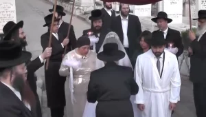 הזוג שהתחתן בבית קברות: "סגולה לבלימת הקורונה"