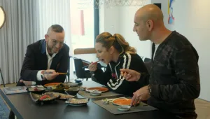 ליטל וקובי נכנסים לחדר ארונות של מולטי-מיליונר