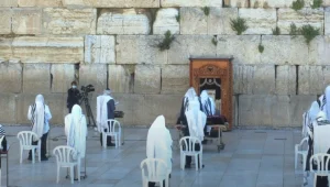 ברקע המגפה: ברכת הכהנים ברחבת הכותל נערכה במתכונת מצומצמת