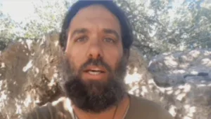 "זו תקופה יפהפייה להיות בה בחוץ": המשפחה שבחרה לחיות בטבע בעקבות הקורונה