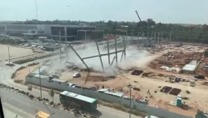 מנוף פגע במבנה באתר בנייה בראשל"צ - וגרם לקריסתו • תיעוד