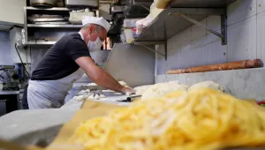 בעלי המסעדות מחפשים פתרונות יצירתיים לשגרת הקורונה