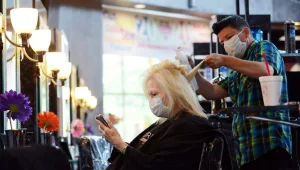 "אנחנו בטירוף": כך הסתערו הישראלים על המספרות ומכוני היופי