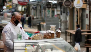 אדלשטיין: אביא לאישור הקבינט הגדלת מספר הלקוחות בחנויות