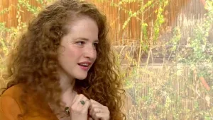 קוראות בקלפים: מעין קרת מצאה דרך להעצים נשים