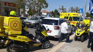 גבר דקר שוטר ברגלו בראש העין ונורה למוות; הרקע פלילי