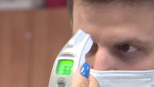 בדיקת חדשות 13: האם המדחום שמכוונים לנו למצח מספיק מדויק?