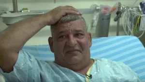 "אמרו שאני בכיין וזה כאב": אושפז מוכר הפלאפל שריגש את המדינה